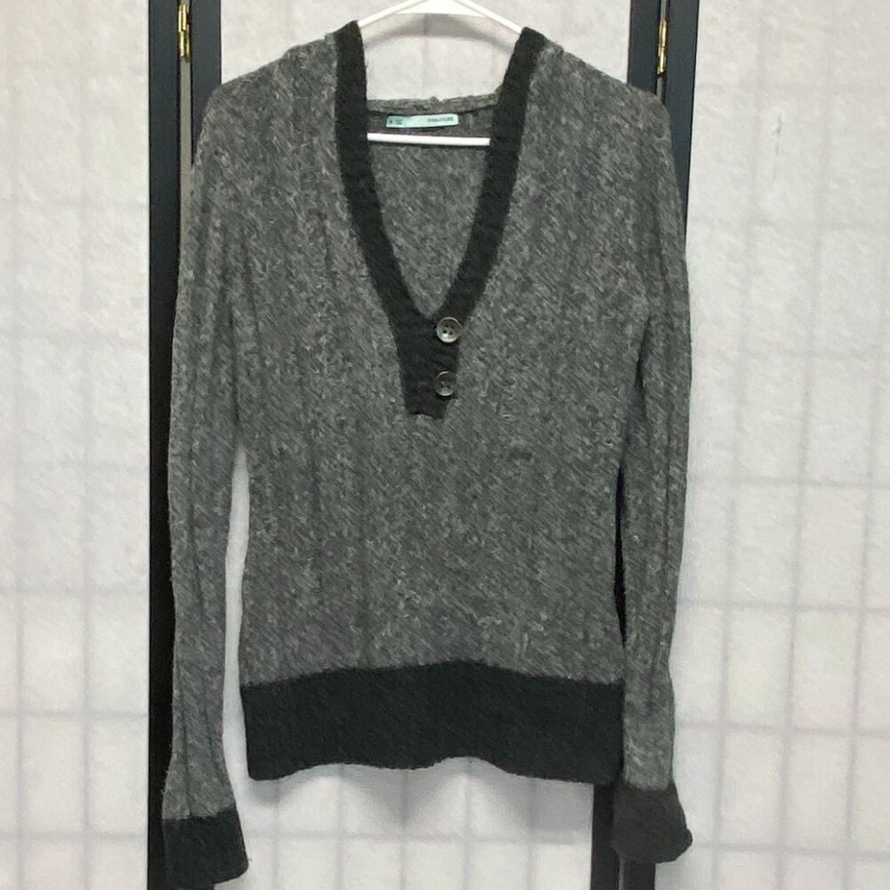 Maurices Cozy Grey Cable Knit Hooded V-Neck Tunic Sweater 2 Button Pull Over M